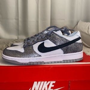 Nike Dunk Low
Golden Gals Metallic Silver (W)